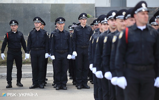 &quot;Сталева дисципліна&quot;: фоторепортаж із першого випуску Академії патрульної поліції в Києві
